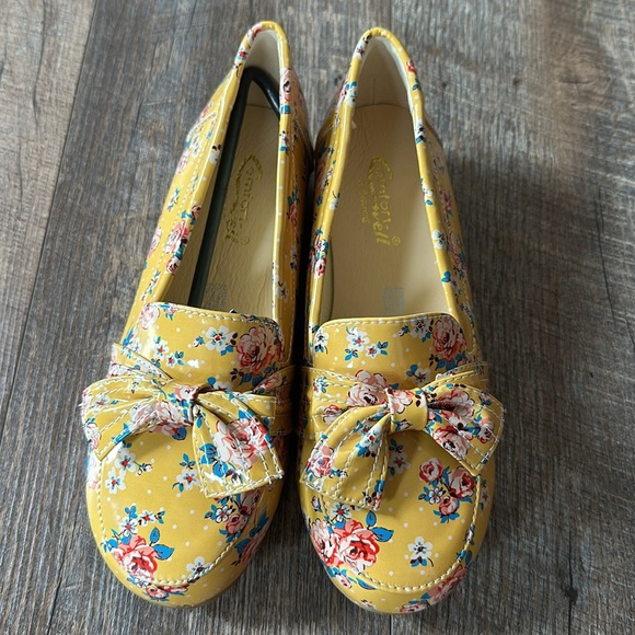 Beacon Mustard Floral Bow Flat Shoes - Picture 2 of 14